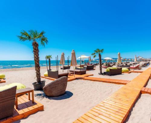 Gold Key Apartments, Durres Beach Buitenkant foto